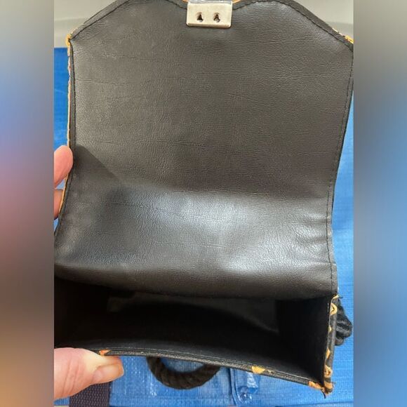 Velvet and embroidered shoulder bag - Picture 6 of 7